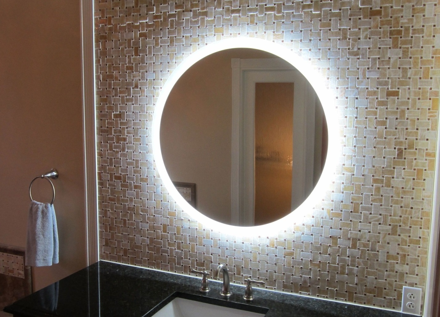 Зеркала с подсветкой по индивидуальному заказу